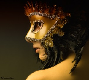 feathers-mask-woman-by-marakuya-anna-polzunova