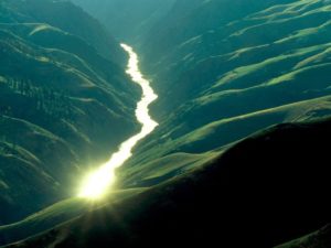 Beautiful_Rivers_in_the_world_pictures_1600_x_1200_wallpapers-28.jpg_Sunlight_Reflecting_off_the_Salmon_River_Idaho_display